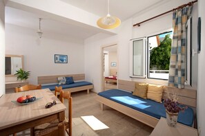 Standard-Apartment, 1 Schlafzimmer | Zimmersafe, Schreibtisch, laptopgeeigneter Arbeitsplatz