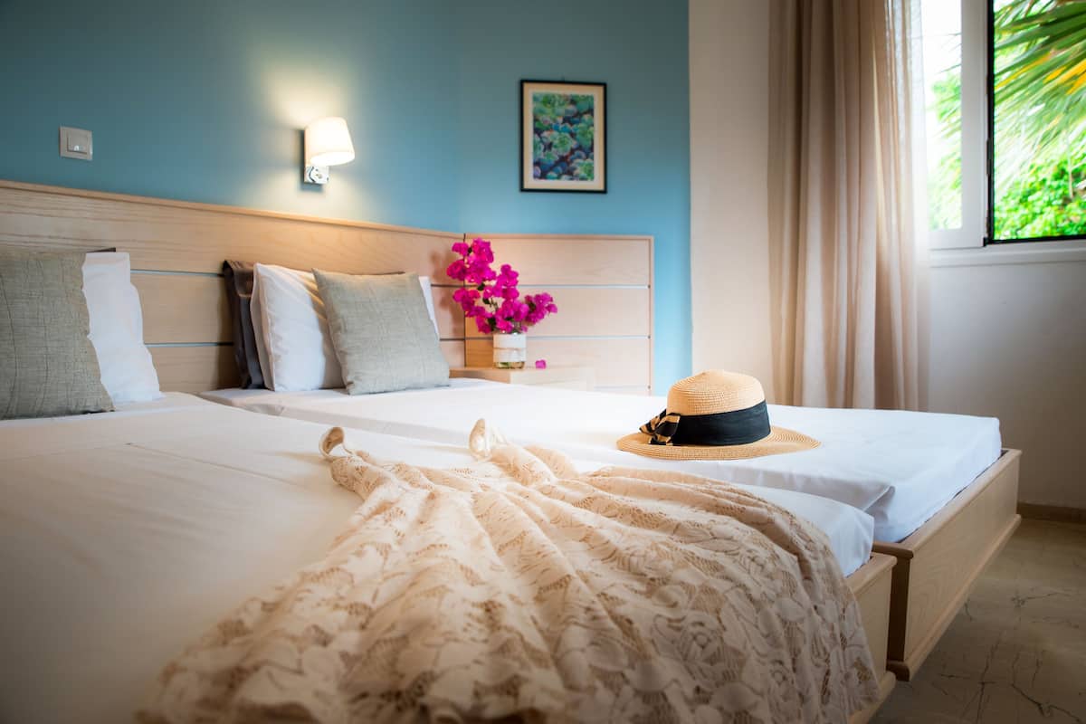 standard apartment, 1 bedroom | 1 bedroom, in-room safe, desk, laptop workspace