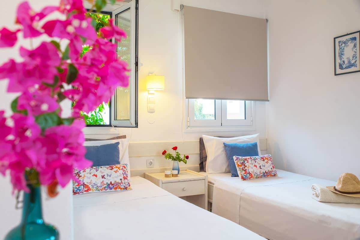 Standard Studio | 1 bedroom, in-room safe, desk, laptop workspace