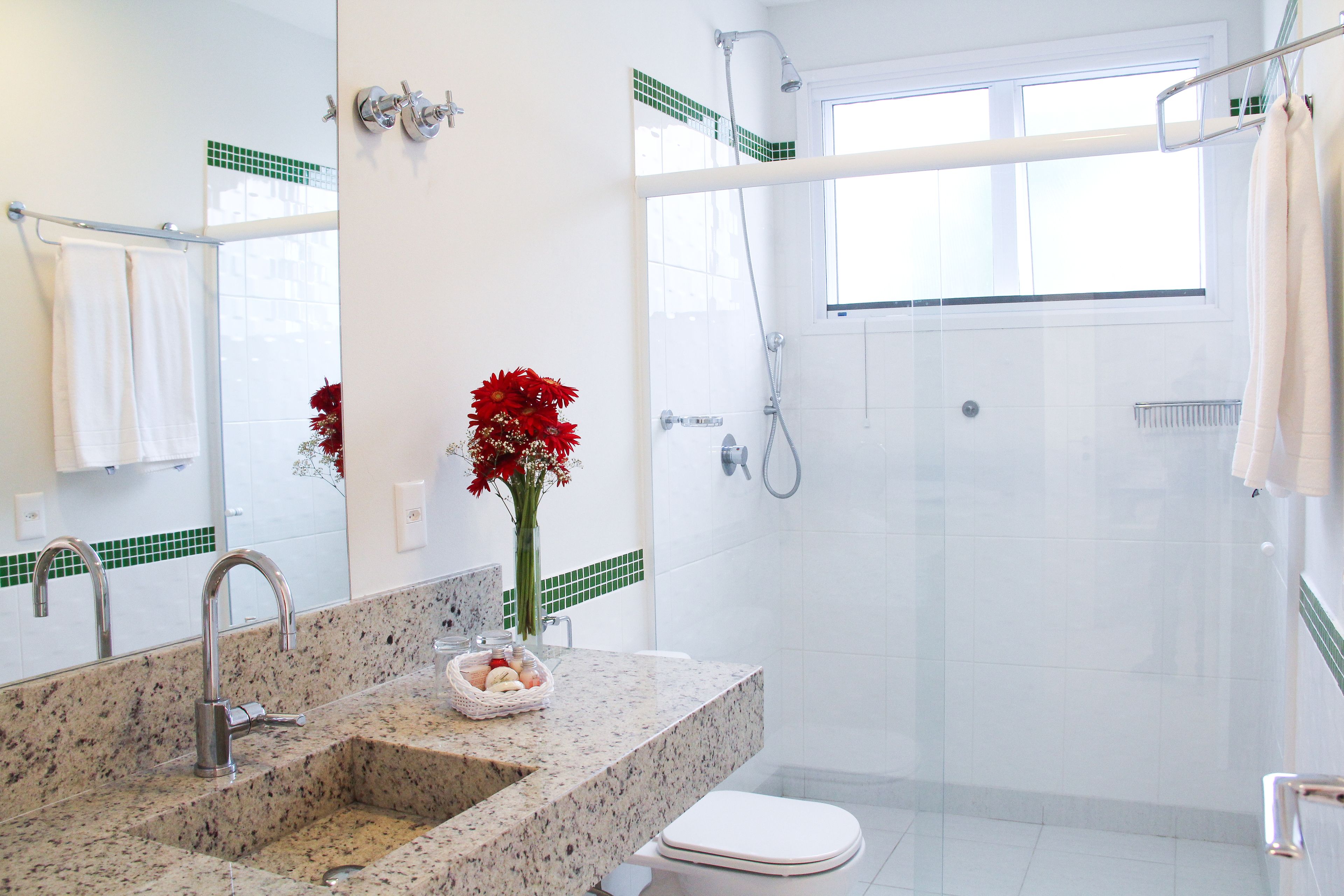 apartamento deluxe | bathroom | shower, free toiletries, hair dryer, towels