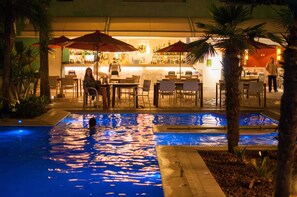 Poolside bar - Hotel Port Louis  (Caraguatatuba)