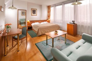 In-room safe, desk, laptop workspace, blackout curtains - Hotel Vladimir Ústí nad Labem (Usti nad Labem)