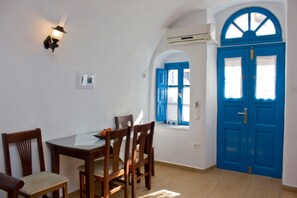 Family Room | Living area | 28-inch plasma TV with satellite channels, TV