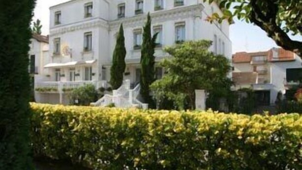 Front of property - Citotel Beausoleil (Dax)