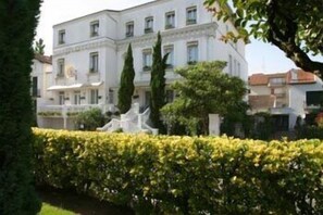 Front of property - Citotel Beausoleil (Dax)