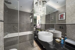 One-bedroom Executive | Bathroom | Combined shower/bathtub, deep-soaking bathtub, rainfall showerhead - The Mercer (Hong Kong)
