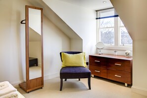 En 40-tommers Flatskjerm-TV med Parabol-TV samt TV