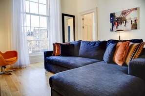 En 40-tommers Flatskjerm-TV med Parabol-TV samt TV