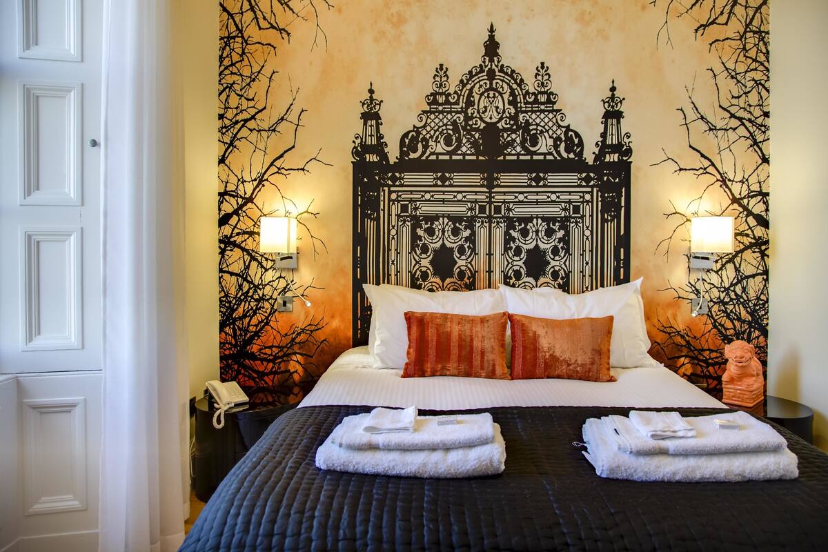 Superior Suite, 1 King Bed with Single Sofabed | Egyptian cotton sheets, pillowtop beds, desk, blackout drapes