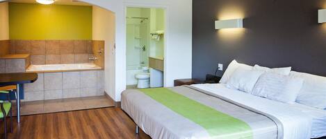 办公桌、熨斗/熨衣板、收费 WiFi、床单