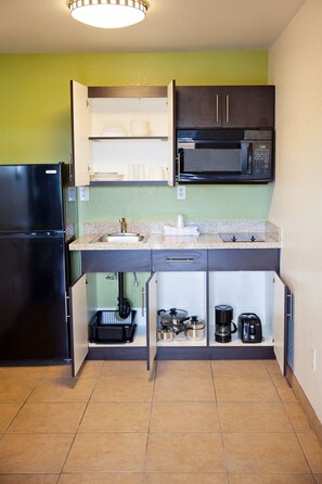 Full-size fridge, microwave, stovetop, coffee/tea maker