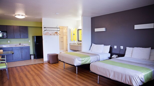 Desk, iron/ironing board, WiFi, bed sheets