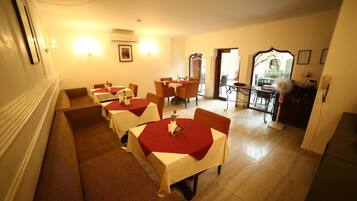 Daily buffet breakfast (INR 750 per person)