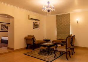 Suite presidencial | Ropa de cama de alta calidad, colchones viscoelásticos, minibar