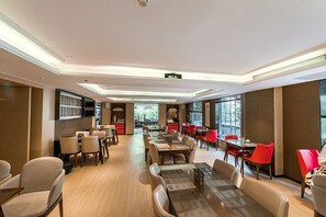 อาหารเช้าแบบบุฟเฟ่ต์ (คิดค่าบริการ)