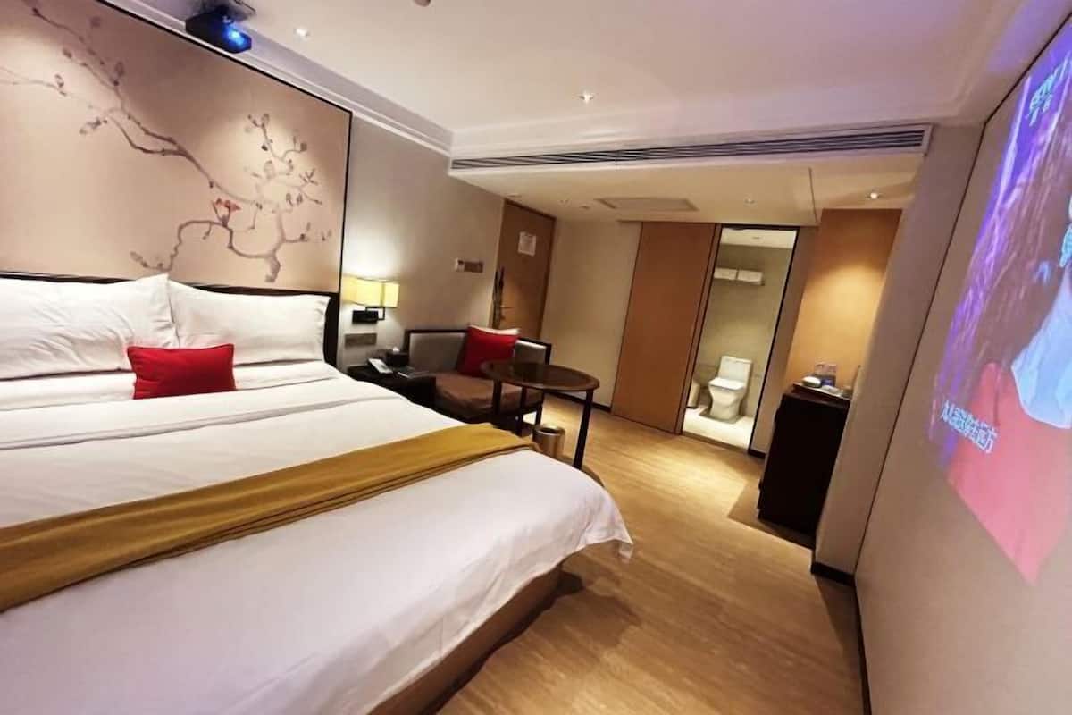 Premium bedding, down duvets, minibar, in-room safe