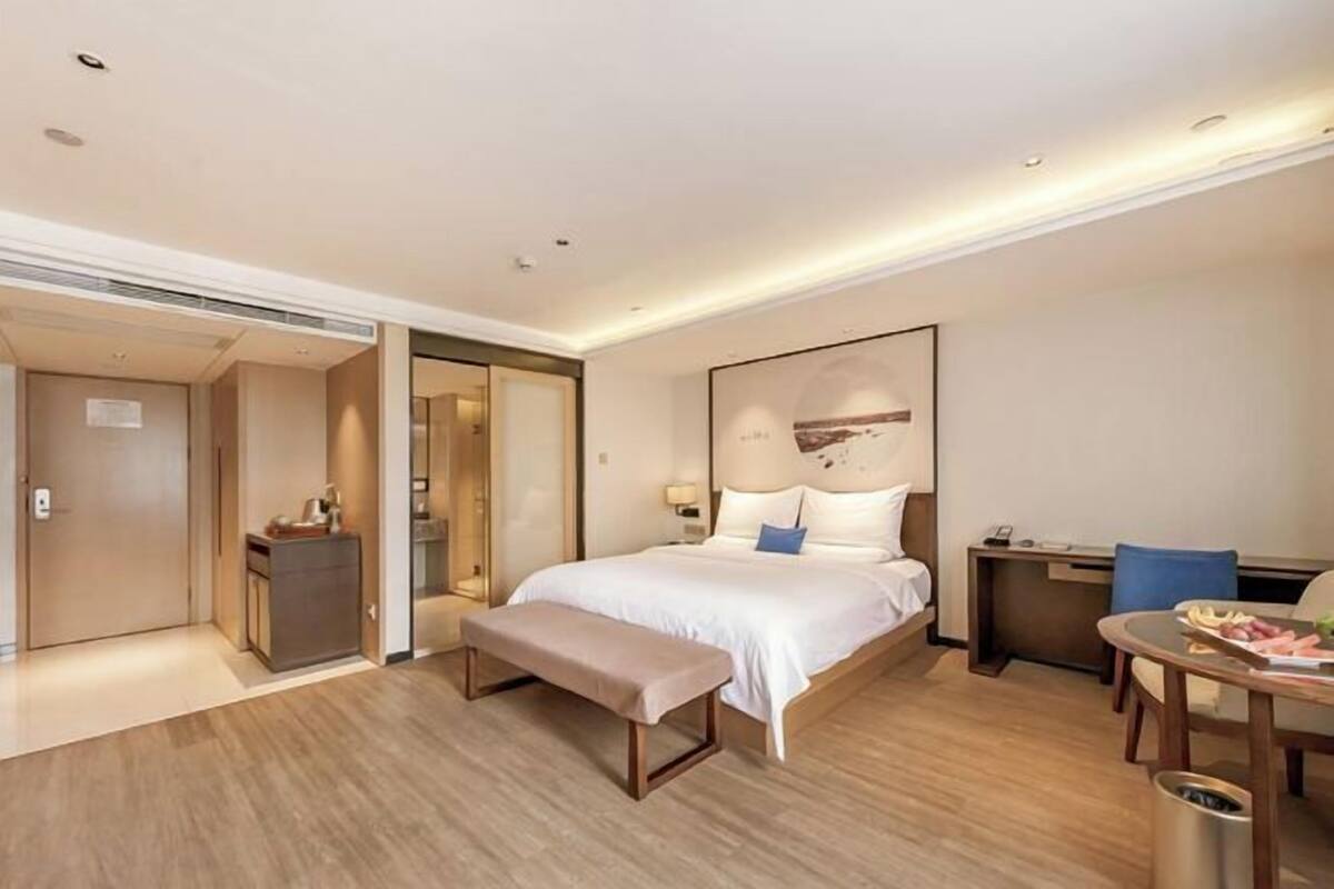 Hochwertige Bettwaren, Daunenbettdecken, Minibar, Zimmersafe
