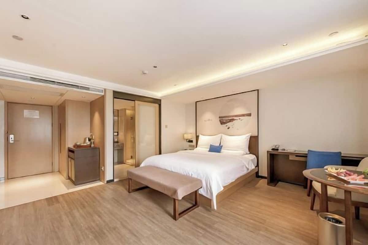 Premium bedding, down duvets, minibar, in-room safe