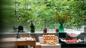 Sarapan prasmanan