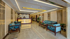 Lobby-lounge