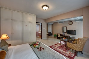 開放式客房 | 高級寢具、羽絨被、Select Comfort 床墊、房內夾萬