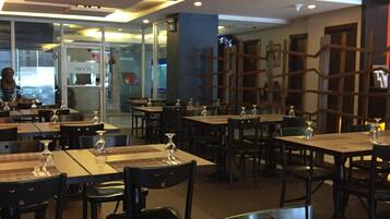 Daily cooked-to-order breakfast for a fee