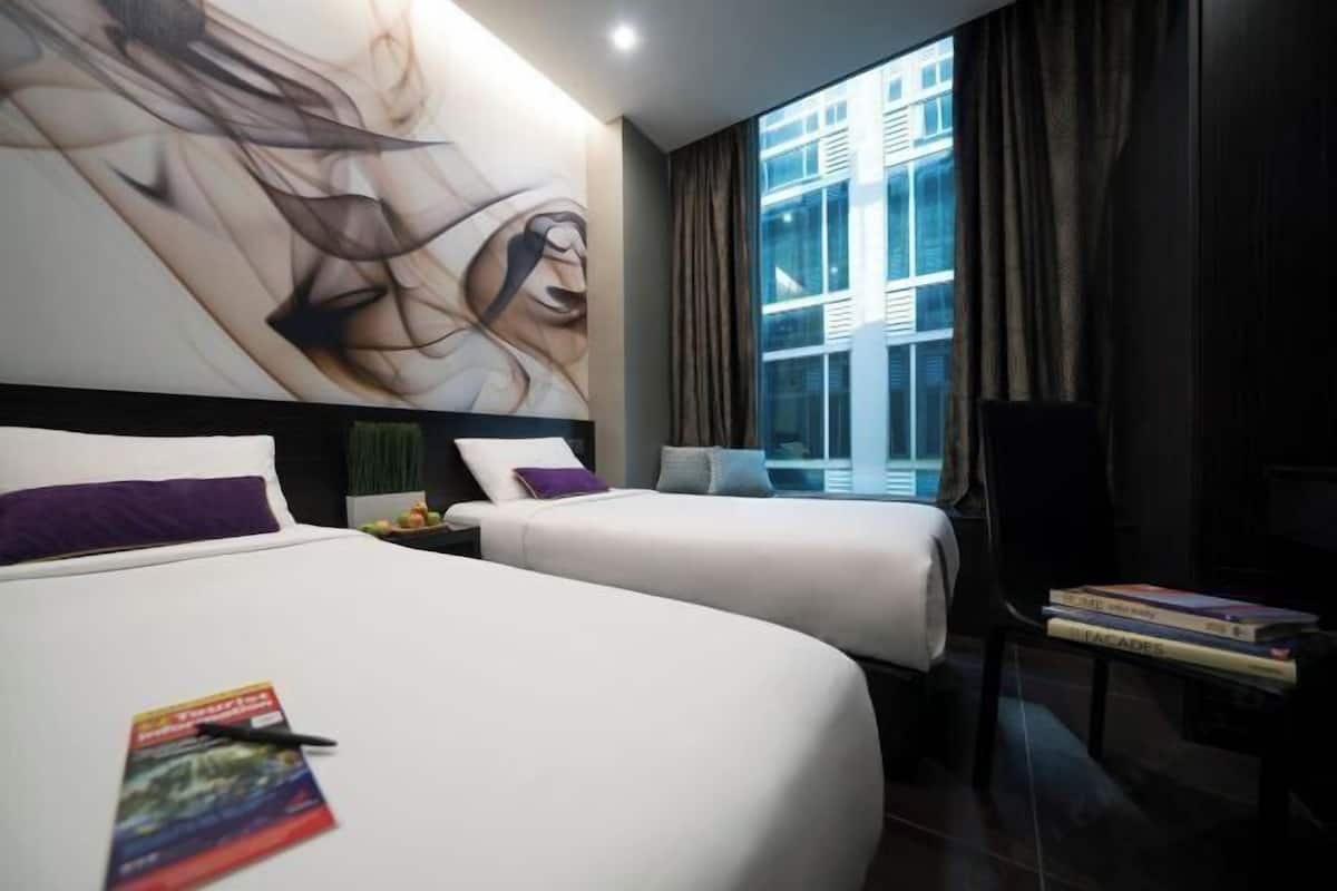 Premium bedding, in-room safe, desk, laptop workspace