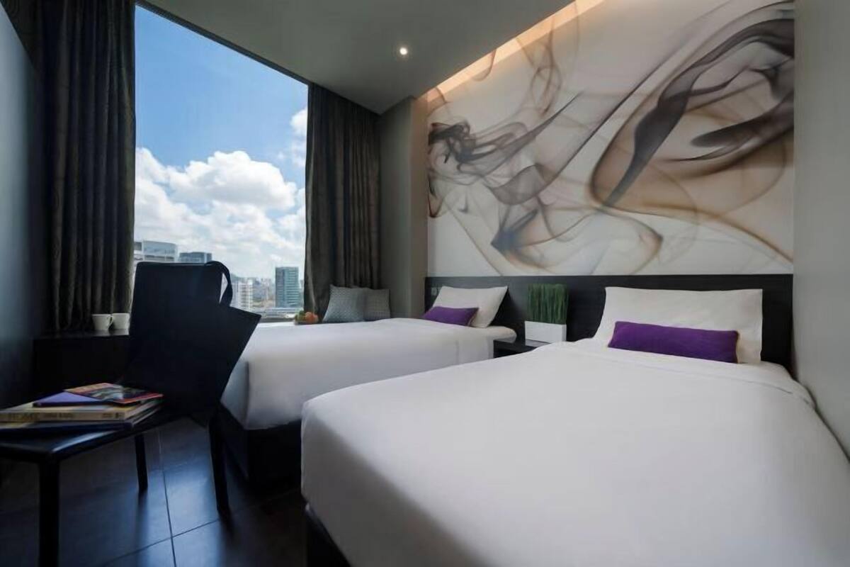 Roupas de cama premium, cofres nos quartos, escrivaninha