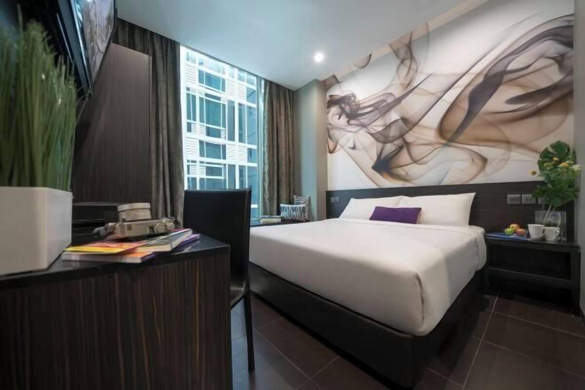 Roupas de cama premium, cofres nos quartos, escrivaninha