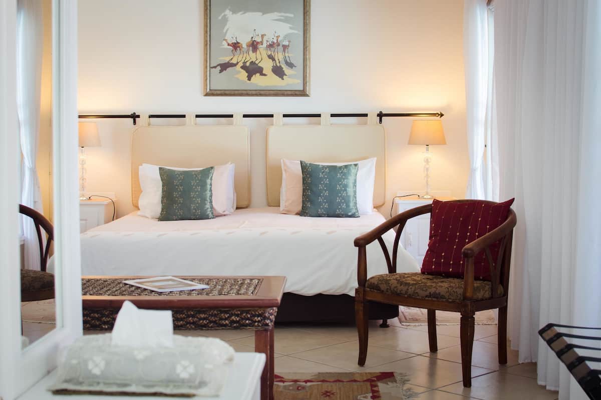 Deluxe kamer, 1 twee- of 2 eenpersoonsbedden, 1 tweepersoonsbed of 2 eenpersoonsbedden | Luxe beddengoed, Select Comfort-bedden, een kluis op de kamer