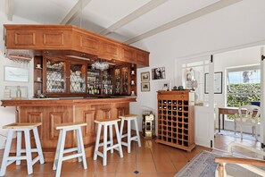 Bar (on property) - Paradiso Guest House (Cape Town)