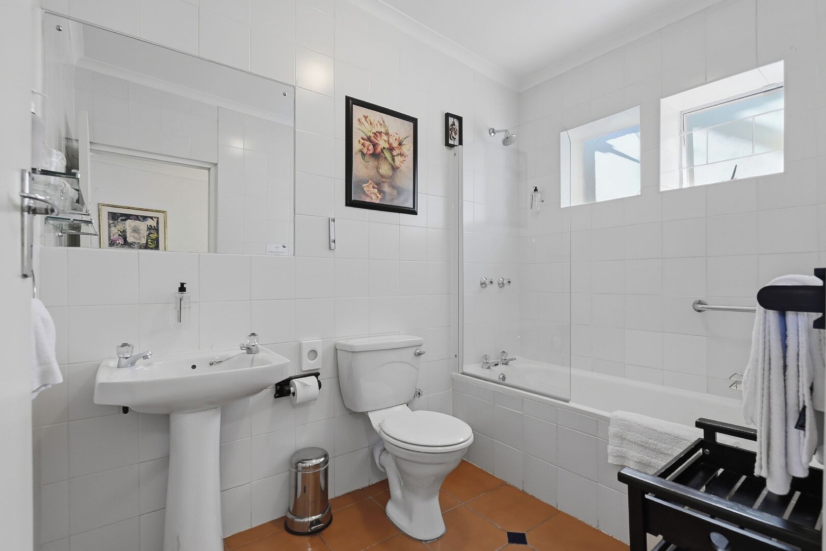 Double Room, 1 Double or 2 Twin Beds, Garden View, Garden Area | Bathroom | Separate tub and shower, free toiletries, hair dryer, bathrobes