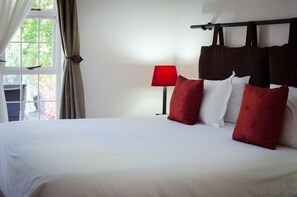 Superior Bungalow, 2 Bedrooms, Private Pool | Premium bedding, Select Comfort beds, in-room safe, laptop workspace - Paradiso Guest House (Cape Town)