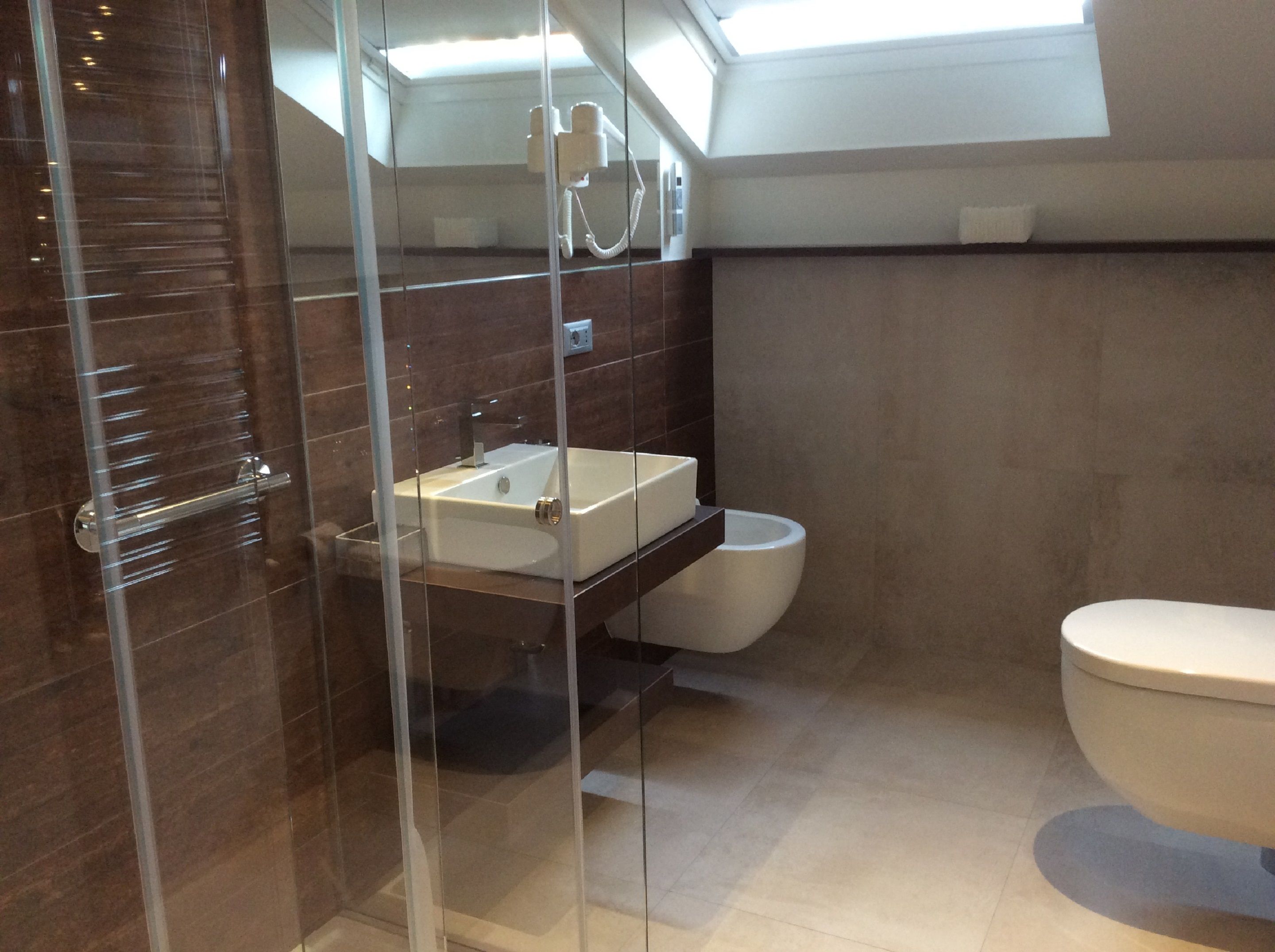 suite | bathroom | free toiletries, hair dryer, bidet, towels
