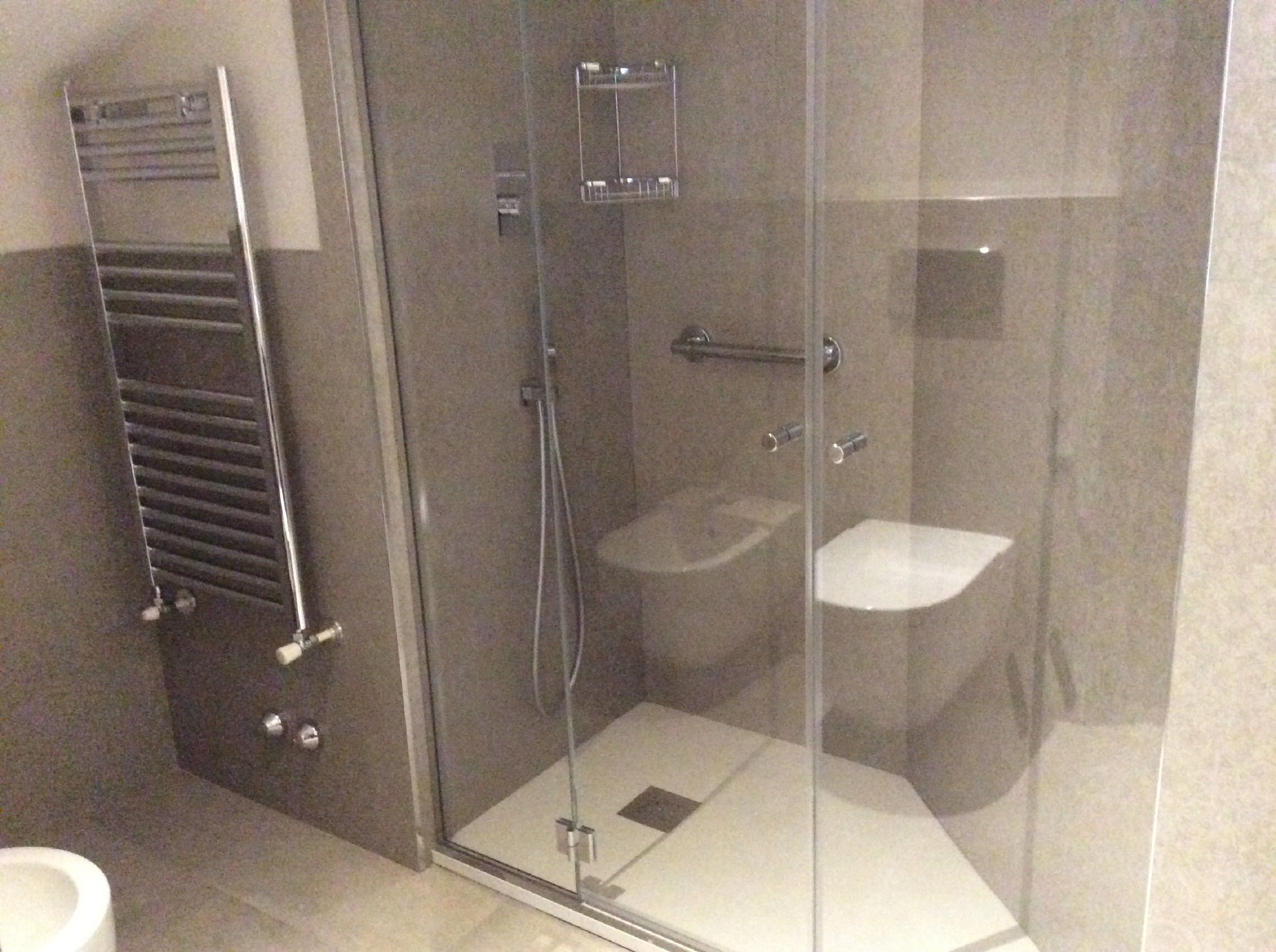 superior double room | bathroom shower