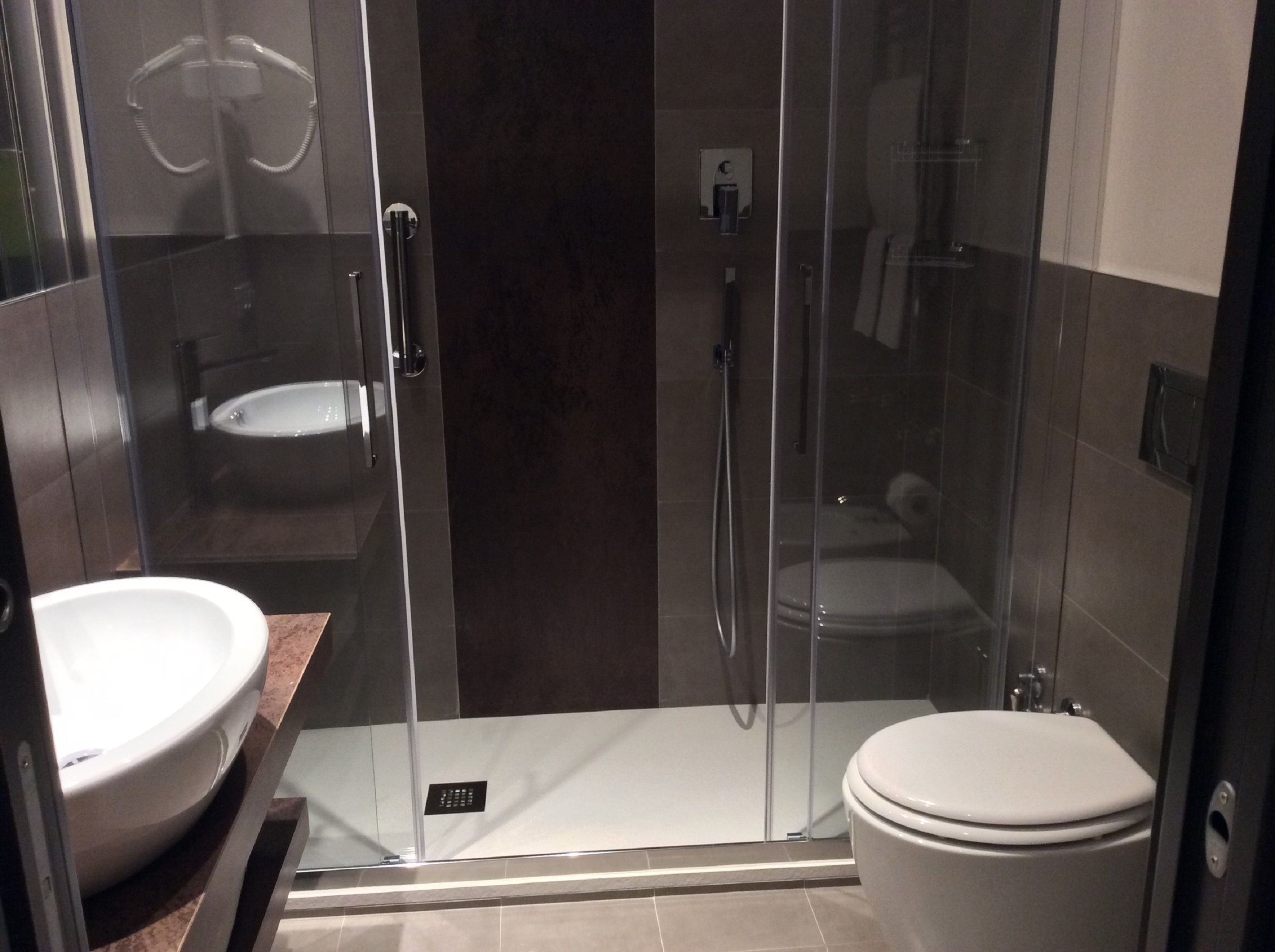 quadruple room | bathroom | free toiletries, hair dryer, bidet, towels
