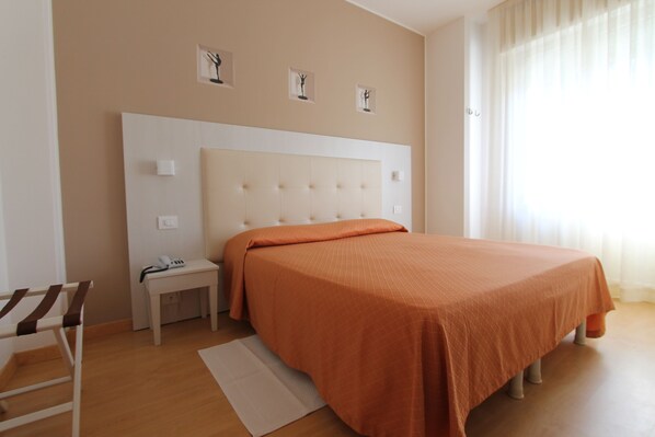 Comfort Double or Twin Room | Minibar, in-room safe, desk, iron/ironing board