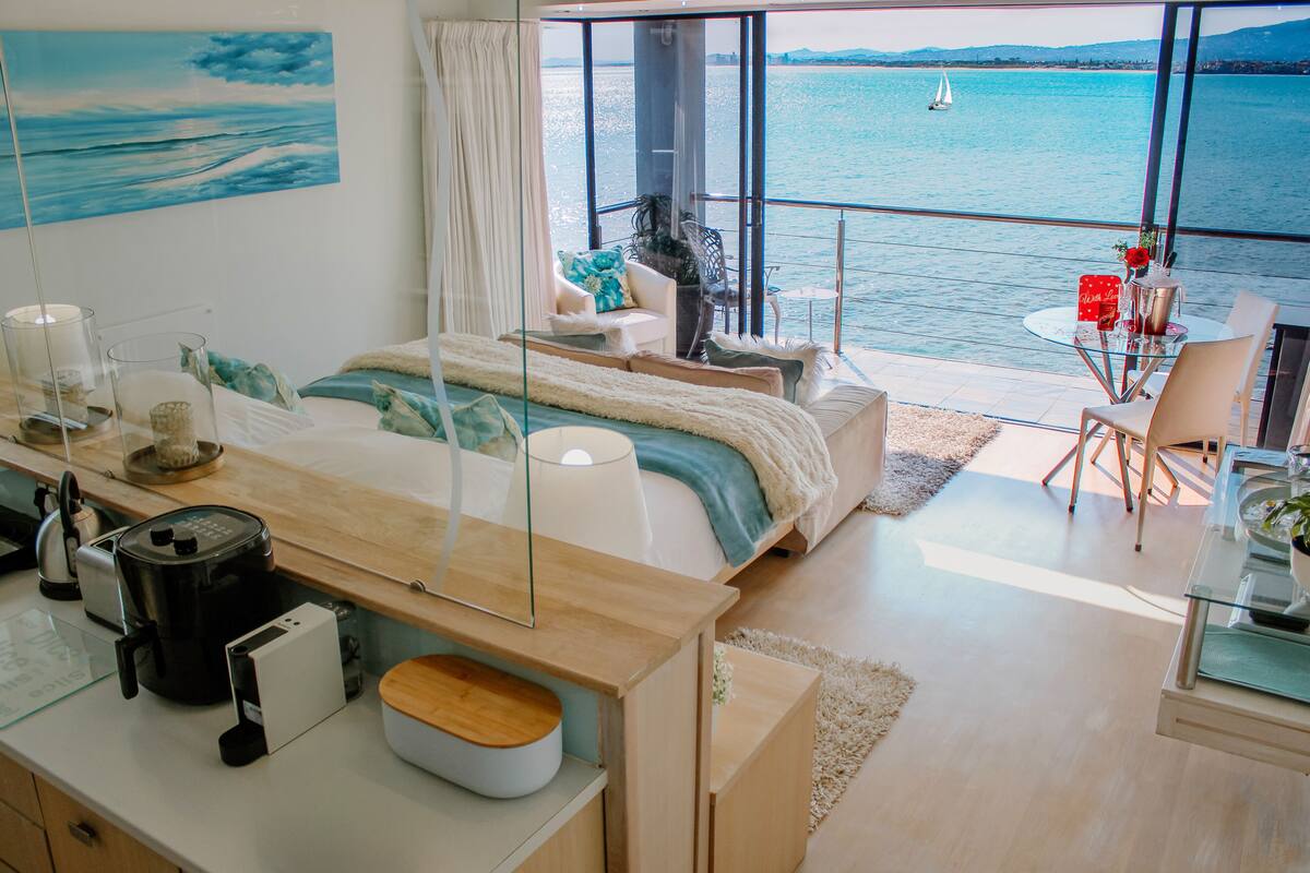 Premium Room, 1 King Bed, Spa Bath, Ocean View, Beachside | ผ้าปูที่นอนฝ้ายอียิปต์, เครื่องนอนระดับพรีเมียม