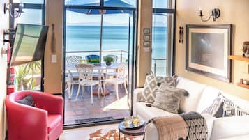 Deluxe-kattohuoneisto, 2 makuuhuonetta | Oleskelualue | Taulutelevisio, Netflix, DVD-soitin, suoratoistopalvelut