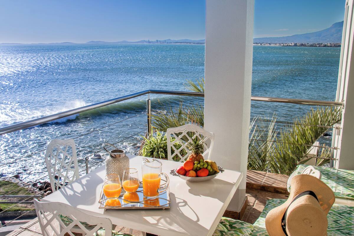 Luxury Suite, 1 King Bed with Sofa bed, Spa Bath, Ocean View, Beachside | ลานระเบียง/นอกชาน