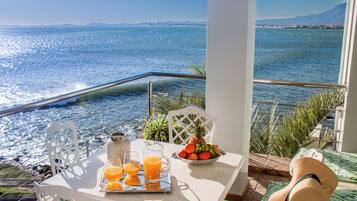 Luxury Suite, 1 King Bed with Sofa bed, Spa Bath, Ocean View, Beachside | Terrace/patio