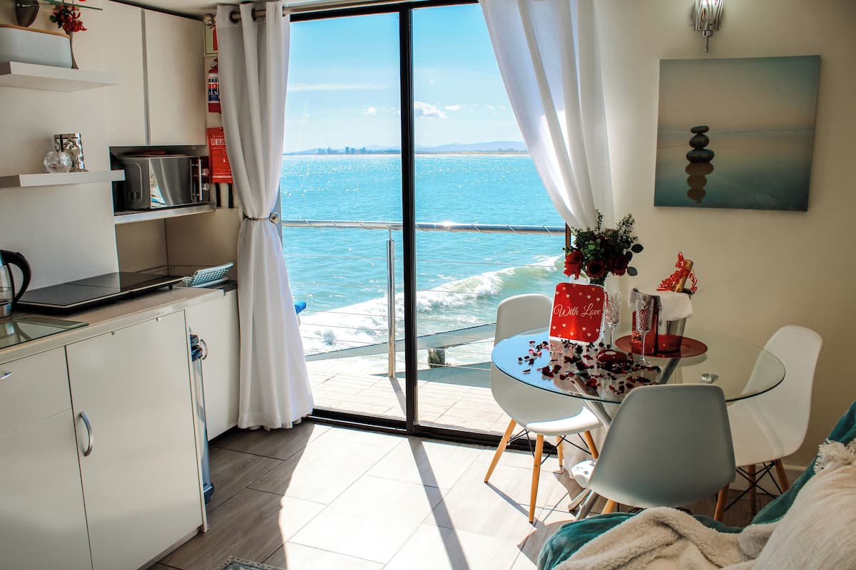 Deluxe Suite, 1 Queen Bed with Sofa bed | Private kitchen | Full-size fridge, microwave, stovetop, coffee/tea maker
