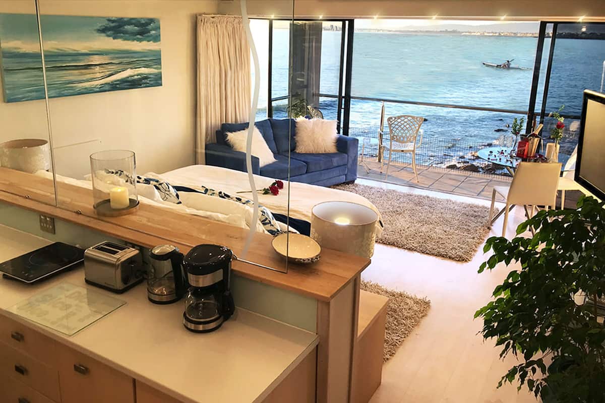 Premium Room, 1 King Bed, Spa Bath, Ocean View, Beachside | 1 bedroom, Egyptian cotton sheets, premium bedding, pillowtop beds