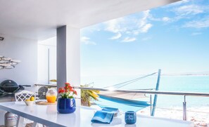 Premier Room, 1 King Bed, Ocean View, Beachside | Ausblick vom Zimmer