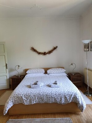 Down comforters, individually decorated, desk, free WiFi - B&B I Ghiri (Bergamo)