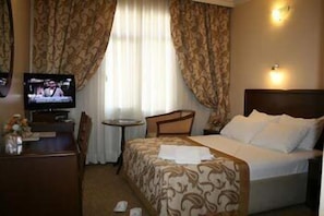 Minibar, escritorio y wifi gratis