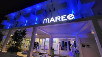 Vista frontal de la propiedad