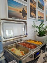 Desayuno bufé gratuito y diario