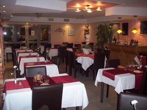 Breakfast and dinner served - Hotel Kimotel (Epone)