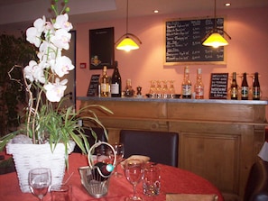 Breakfast and dinner served - Hotel Kimotel (Epone)